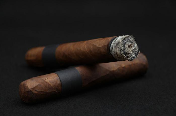 Medium Size Cigar - Robusto